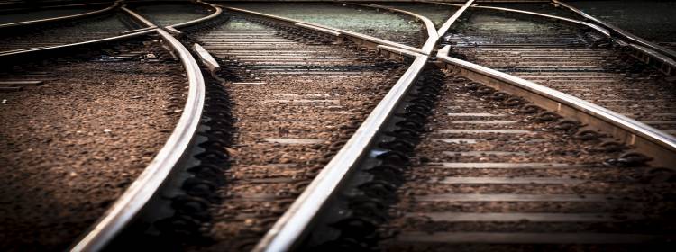 train-tracks-with-points to show discernment